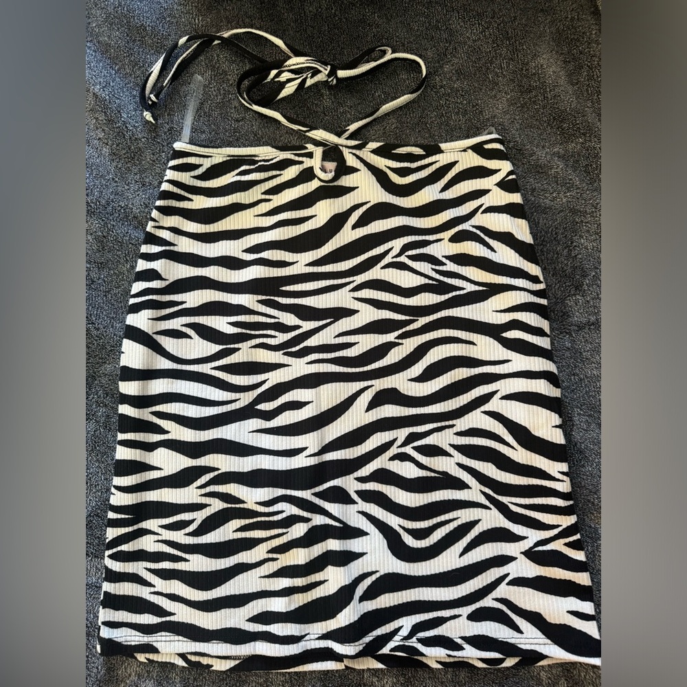 Black and white mini skirt